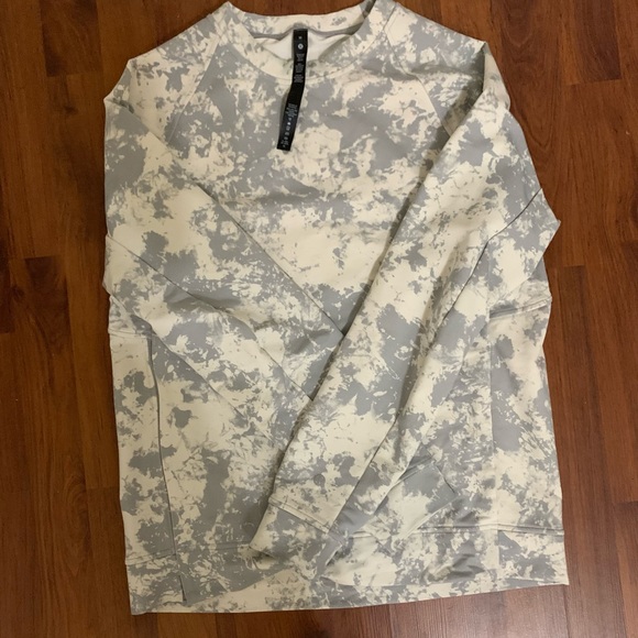 Brand new lulu lemon long sleeve t-shirt, never worn. - Picture 4 of 4